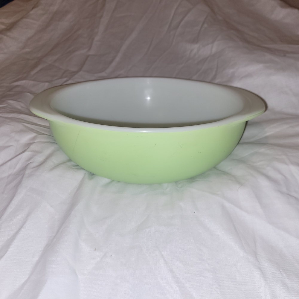 Pyrex Light Green and White Mixing Bowl